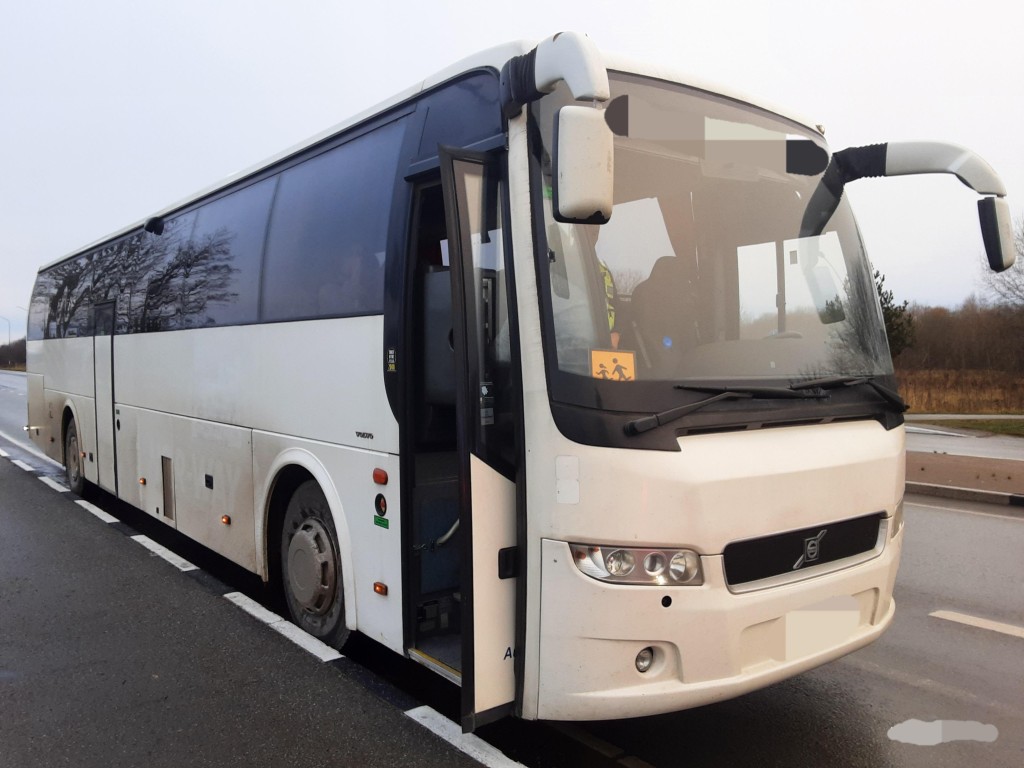 Buss vales suuruses lasteryhma margiga.jpg